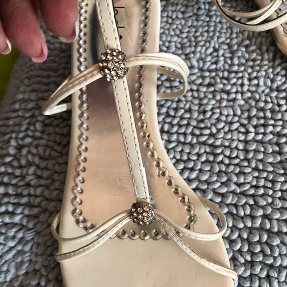 La Château  strapy white kitten heel sandals  6 - Picture 8 of 11